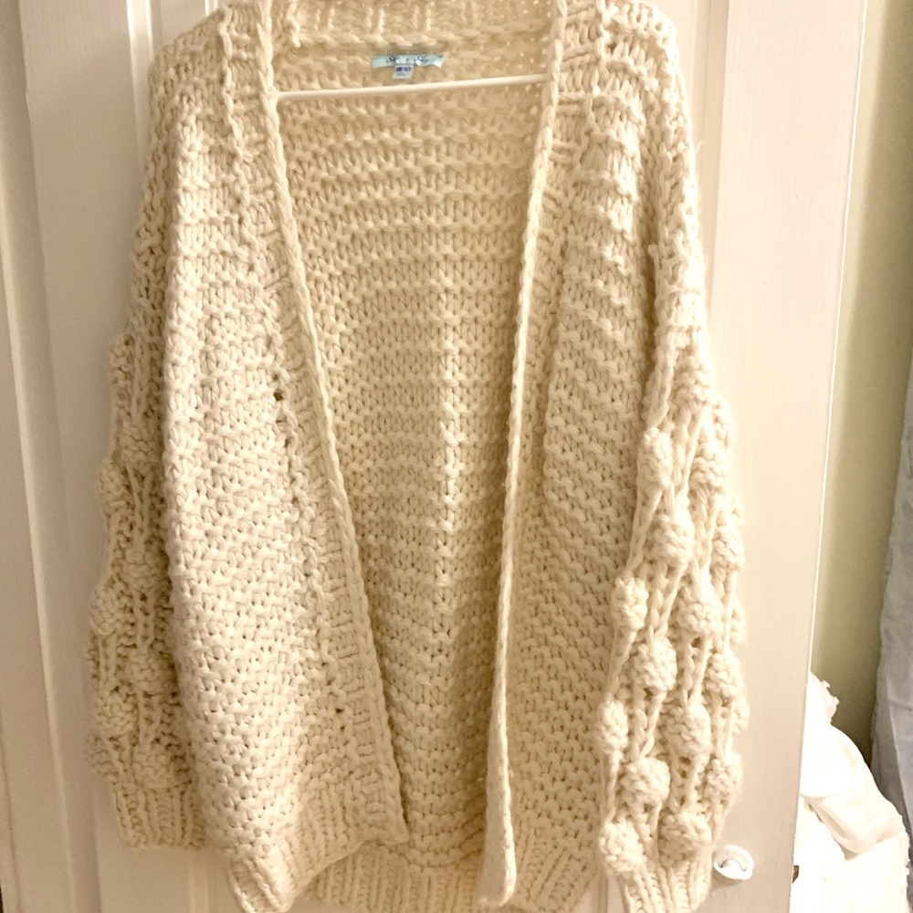 Textured, puff sleeve cardigan